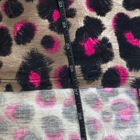 💗Gorgeous Dear Scarlett Mocha Magenta Leopard print dolman style blouse🤎 - Picture 7 of 10